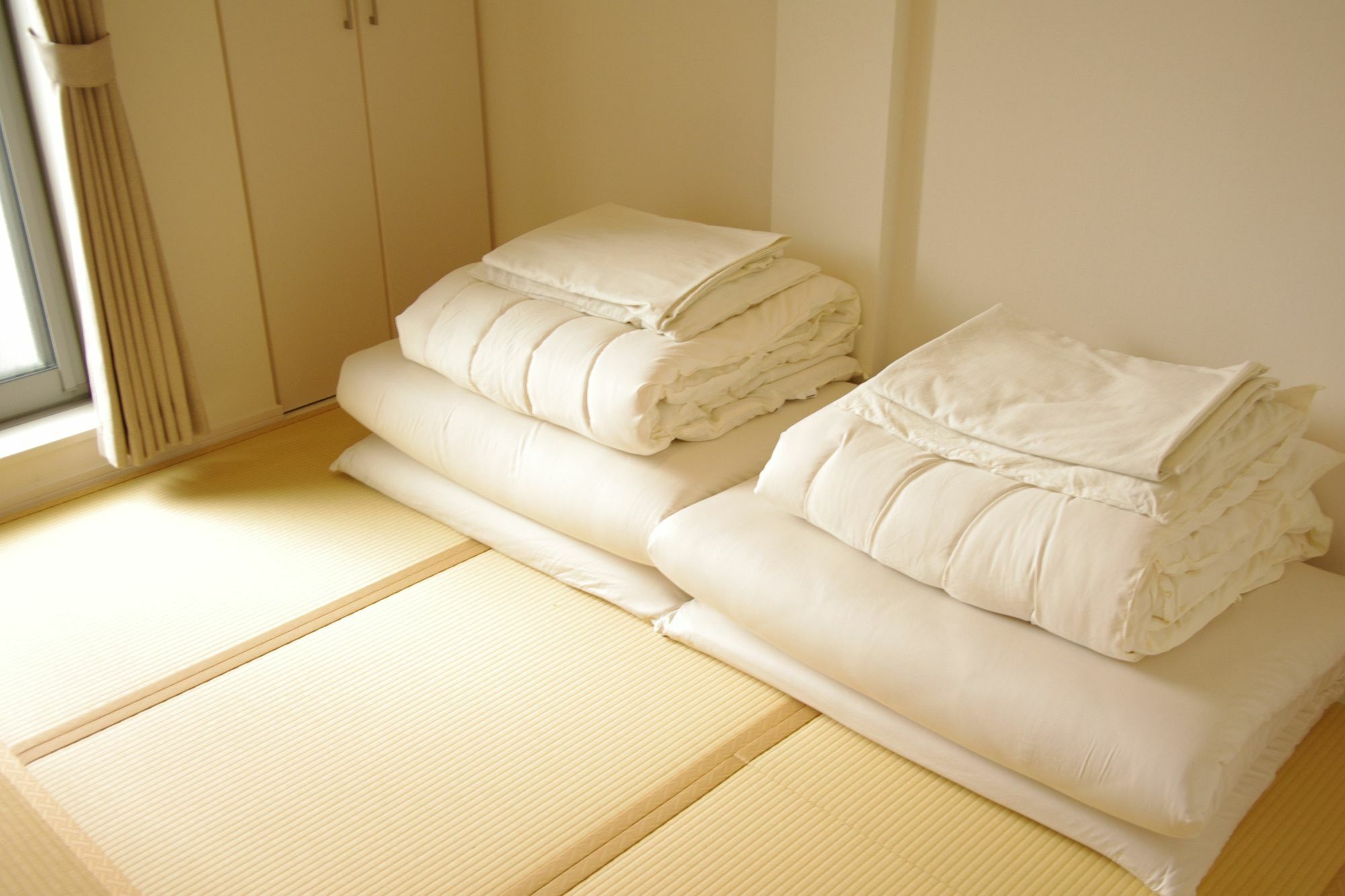 Poly Apartemen